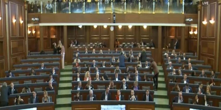 Konstituohet Kuvendi i Kosovës, Nenad Rashiq zgjidhet nënkryetar nga komuniteti serb. Përfundon ngërçi institucional pas 8 muajsh