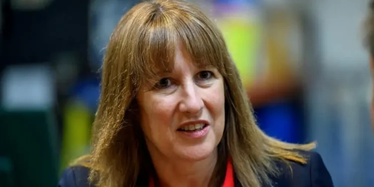 Starmer përjashton hetimin ndërsa Reeves kërkon falje për shkeljen e rregullave të strehimit