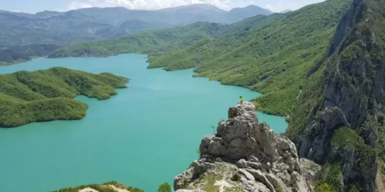 ”The Sun”: Një fluturim njëditor turistik në Shqipëri kushton më lirë sesa një shfaqje teatrore në Londër