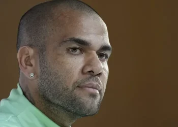 Nga i burgosur për përdhunim, i penduar dhe predikues, historia frymëzuese e ish-futbollistit Dani Alves: Bëra një pakt me Zotin