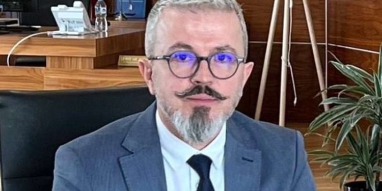 “Të bën trim”/ Alfred Balla propozon: T’u japim armë gjyqtarëve, nuk janë budallenj amerikanët që i mbajnë…