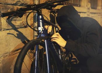 Historia e një biçiklete: e vjedhur në Basel të Zvicrës, e dërguar me autobus në Prizren, e shitur në Tiranë dhe e konfiskuar po aty nga policia…