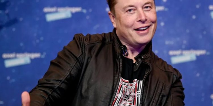 Elon Musk shkarkon 500 punonjës, i “zëvendëson” me një 20-vjeçar