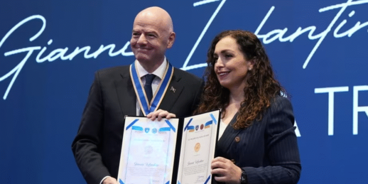 Presidentja Osmani dekoron Infantinon me medalje nderi