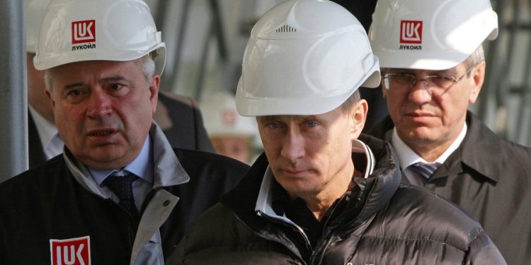 U sanksionua nga SHBA, Lukoili rus do të shesë aksionet jashtë vendit