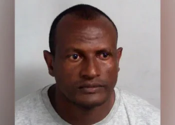 Kërkim për azilkërkuesin e burgosur në hotelin Epping, i liruar gabimisht