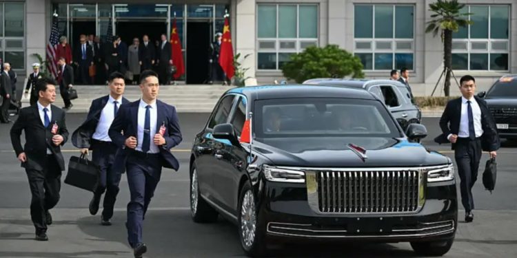 VIDEO/ “Muri njerëzor” i Xi Jinping trondit Seulin, rojat vrapojnë për të mbrojtur liderin kinez