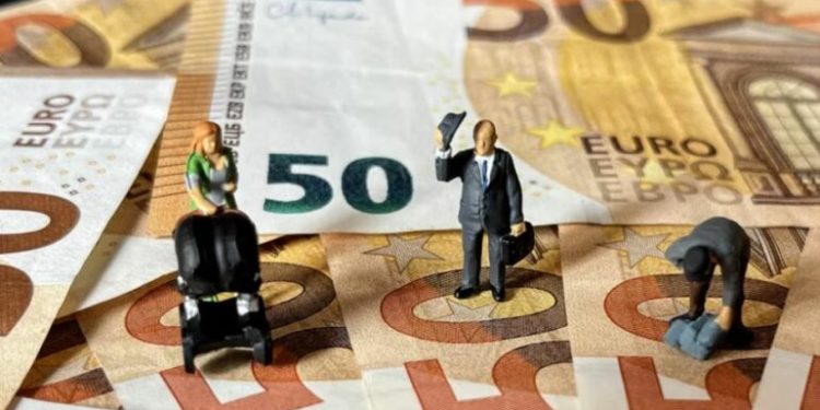 Kur shteti mbetet pa buxhet, rreziqet që i kanosen Kosovës