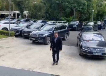 Berisha nis negociatat me aleatët për Florjan Binajn. Lapaj dhe Duka e mbështesin, Shehaj ende pa reagim