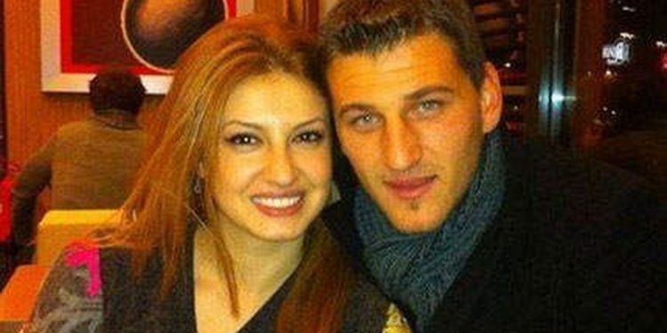 Gruaja e Alban Hoxhës humbi jetën pas lindjes së djalit, Apeli shpall pas 11 vitesh pretencën për mjekët