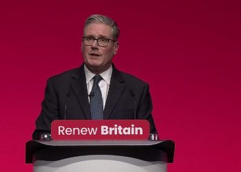 Starmer duhej t’u tregonte kritikëve të tij se mund të përballej me Farage-n