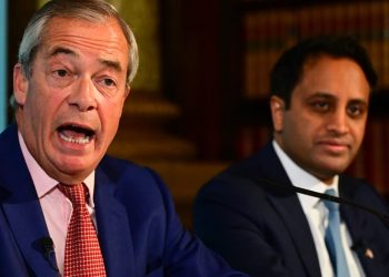 Teoritë dhe akuzat konspirative përhapen ndërsa ethet e Farage të Partisë Laburiste tronditin Reformën