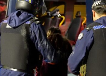 Një iPhone e çoi policinë te një bandë e dyshuar për dërgimin në Kinë të deri në 40,000 telefonave të vjedhur nga Mbretëria e Bashkuar.