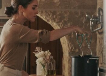 Një ditë tjetër, një tjetër gafë i Meghan: Tani Dukesha tallet për dështimin e turpshëm me reçel ndërsa gatuante në shtëpi (video)