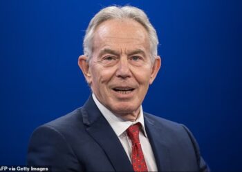 Si ia del Tony Blair t’u paguajë stafit 100 milionë dollarë në vit?