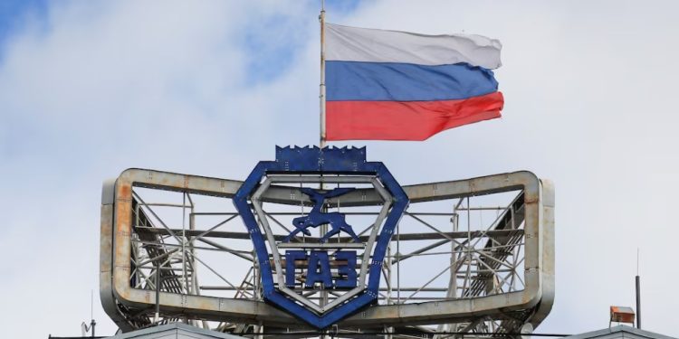 Ekonomia e luftës ngec, titanët industrialë të Rusisë fillojnë pushimet nga puna dhe javën 4-ditore