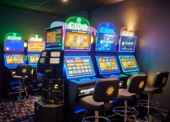 Dyqanet e makinave të lojërave të fatit në rrugët kryesore u paguajnë punonjësve bonuse të lidhura me shumën që humbasin lojtarët e fatit.