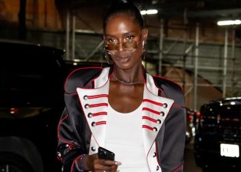 Nga Jimi Hendrix te Jodie Turner-Smith, moda pas xhaketave ushtarake po rikthehet fuqishëm