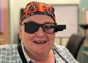 Implanti i syrit që ndryshon jetën i ndihmon pacientët e verbër të lexojnë përsëri