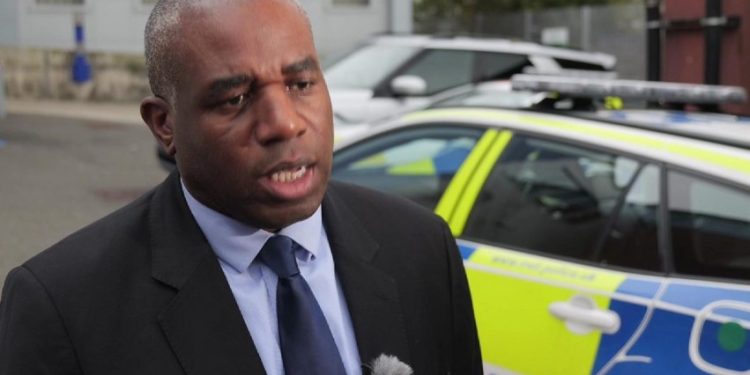 Epping, abuzuesi seksual migrant do të deportohet ‘këtë javë’ – Lammy
