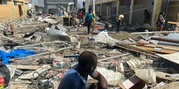 Asnjë centimetër këtu nuk u kursye’: Uragani Melissa shkatërron qytetin e Xhamajkës (video)