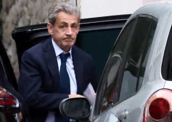 Ish-presidenti francez Nicolas Sarkozy bëhet gati të shkojë në burg