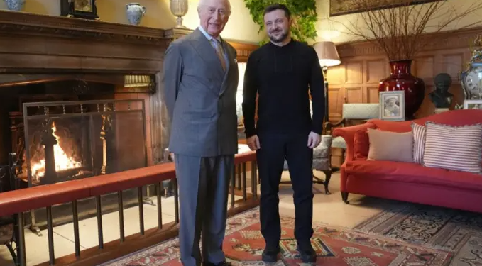 Zelensky në Londër, pritet nga Mbreti Charles III në Kështjellën Windsor, takim me Starmer mbi luftën në Ukrainë