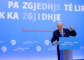 Raportimi i Dumanit në Kuvend, Berisha: Fliste si i kapur. Mospranimi i pyetjeve me gojë, akt i pashembullt