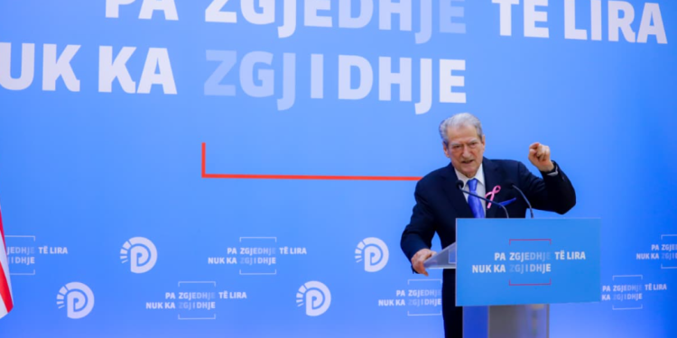 Raportimi i Dumanit në Kuvend, Berisha: Fliste si i kapur. Mospranimi i pyetjeve me gojë, akt i pashembullt