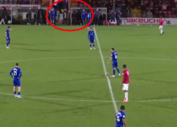 Rregulli më i çuditshëm në Angli! Vetëm 30 sekonda lojë, rivali i Mançester Junajtid bën dy zëvendësime “tallëse”