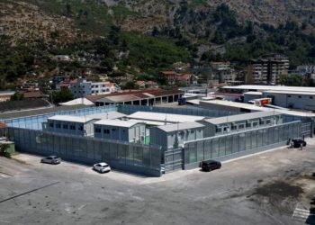 “Eksperimenti italian” me migrantët: Qendrat në Shqipëri pothuajse bosh