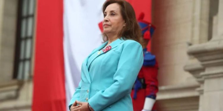 E përfshirë në skandale dhe hetime të shpeshta për korrupsion, presidentja e Perusë shkarkohet nga Kongresi pas 3 vitesh qeverisje