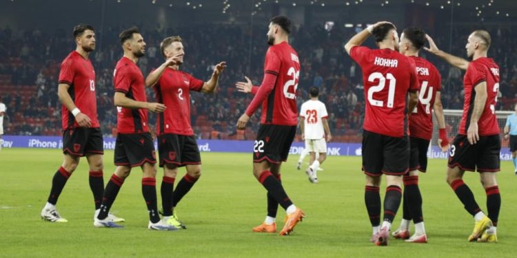 Video/ Shqipëria dhuron spektakël me skuadrën që luan në Botëror. Bajrami, Broja dhe Hoxha bëjnë me “krahë” Sylvinhon