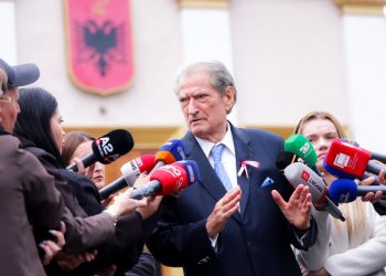 “Kishte përgatitur një orë fjalim”, Berisha: Ramën e detyruan të mos marrë pjesë në protestën në mbështetje të UÇK-së