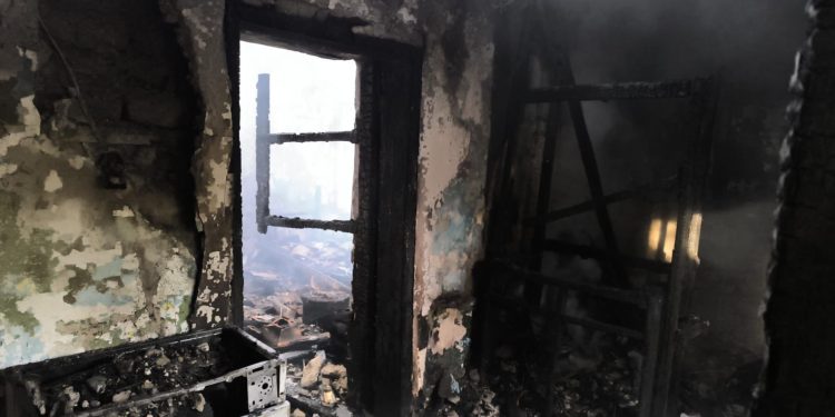 Mori djegie pas zjarrit në banesë në Maliq, nuk arrin t‘ja dalë mbanë 6-vjeçarja e familjes Hazisllari