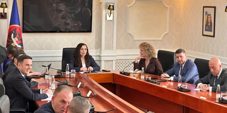 Përfundon takimi i presidentes Osmani me partitë, lihet e hapur mundësia e zgjedhjeve të reja