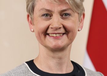 Sekretari i Jashtëm mbron fëmijët që në moshën 13 vjeç kanë nevojë për identifikim dixhital