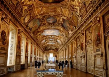 Çfarë dimë për grabitjen e bizhuterive në Luvër