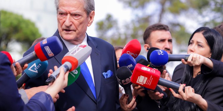 Berisha: Dënoj me forcë ndërhyrjen brutale të Edi Ramës te prokurori që ka dosjen e Lubi Ballukut! Rama i ka bërë telefonatë kërcënuese