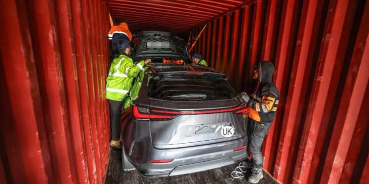 Makinat luksoze vidheshin “me stil” në Angli dhe dërgoheshin në Dubai, zbulohet skema që përdornin bandat kriminale