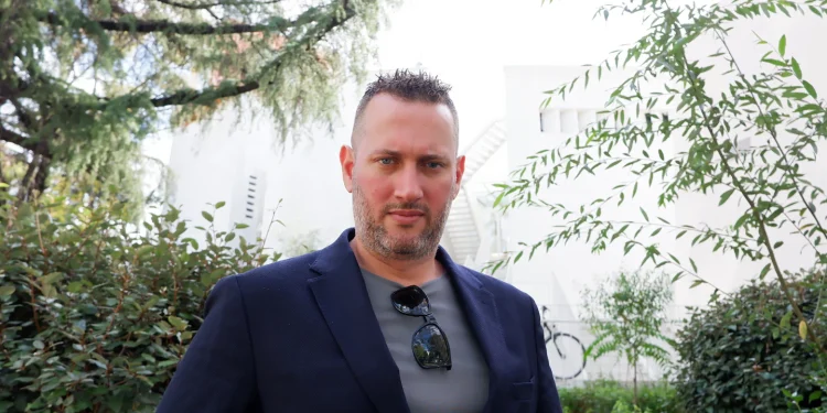 Washington Post shkruan për Florjan Binajn: Një komedian që mund të ndryshojë politikën shqiptare