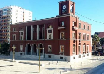 Tre muaj pasi dhanë dorëheqje si drejtorë në bashkinë Durrës, një pjesë e madhe e zyrtarëve vijojnë ende në krye të detyrës