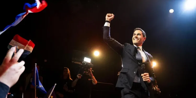 Liberalët holandezë të qendrës barazojnë me populistin Wilders në zgjedhje të ngushta