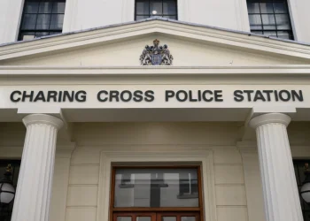 Oficeri i policisë së Metropolit përballet me hetim penal pas hetimit të BBC-së