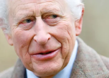 Çfarë bën Mbreti Charles dhe kush tjetër është në Familjen Mbretërore?