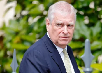 Princi Andrew heq dorë nga titulli “Duka i York-ut” mes vazhdimit të pasojave nga skandali Epstein