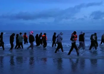 Kryeministri thotë se migranti i larguar që është kthyer në Mbretërinë e Bashkuar do të kalojë me “udhëtim të shpejtë” në Francë