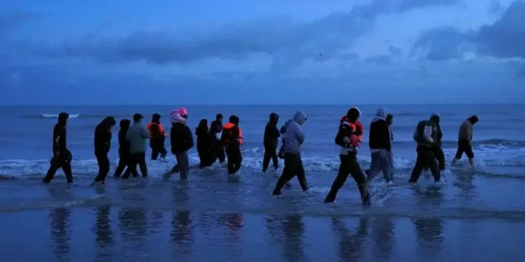 Kryeministri thotë se migranti i larguar që është kthyer në Mbretërinë e Bashkuar do të kalojë me “udhëtim të shpejtë” në Francë