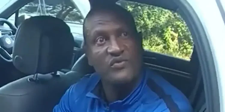 Emigrantit i jepet 500 paund për abuzues seksual pasi kërcënoi të prishë deportimin.