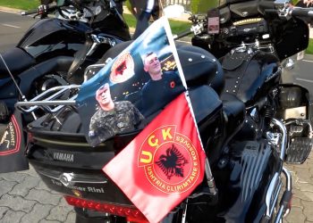 Rreth 150 motoristë nga Kosova me bluza me mbishkrimin “Liria ka emër”
